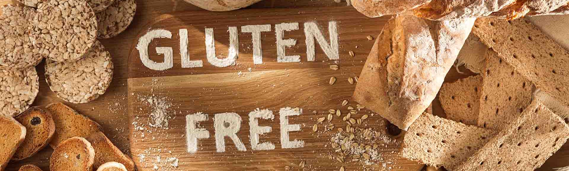 Alimentos à base de trigo e escrito "glúten" com farinha ao centro