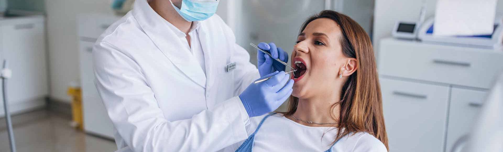 Mulher no dentista