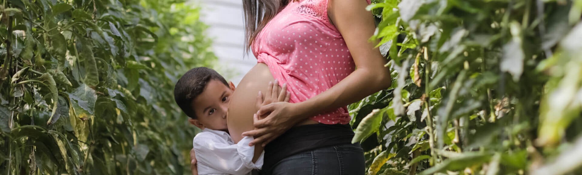 Fortalece os laços de amor - Seus Abraços Inspiram os Nossos - Huggies® Brasil O ciúme do irmãozinho mais velho