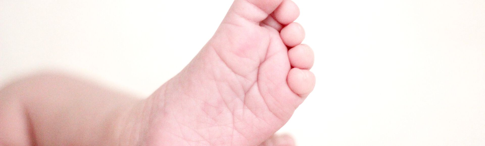 Pézinhos de bebê livres e saudáveis