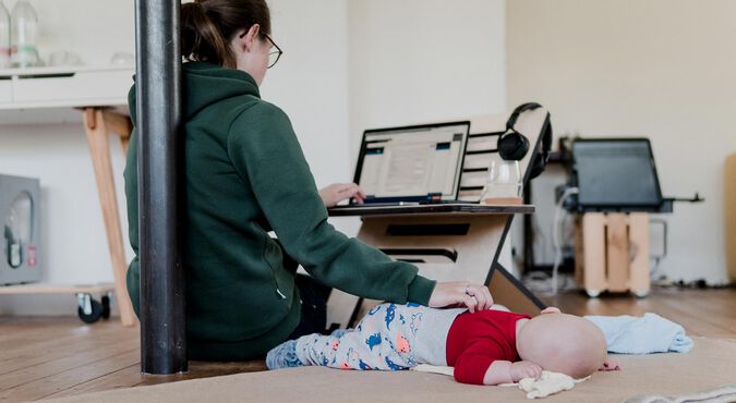 Home office com um bebê