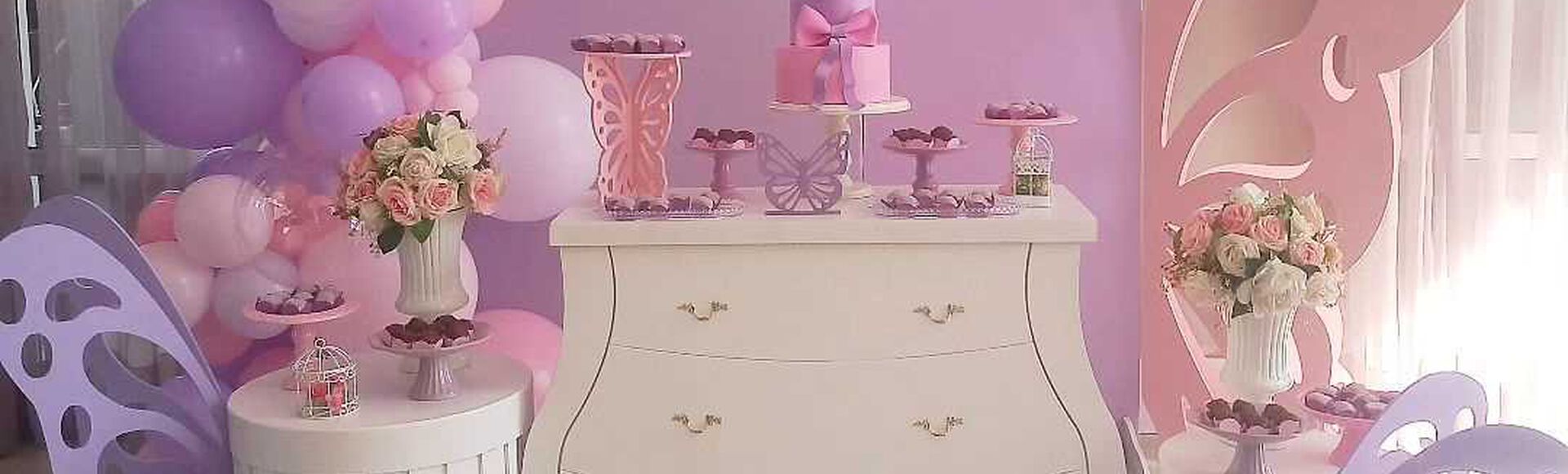Decoração de chá de bebê com tema borboletas