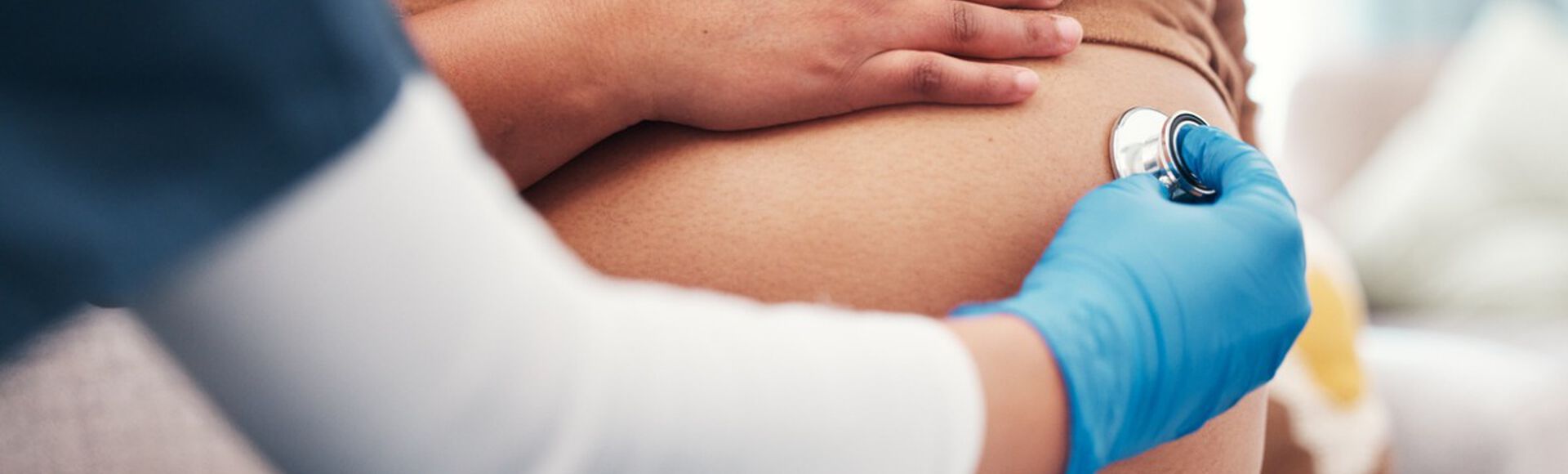 Gestante em consulta médica
